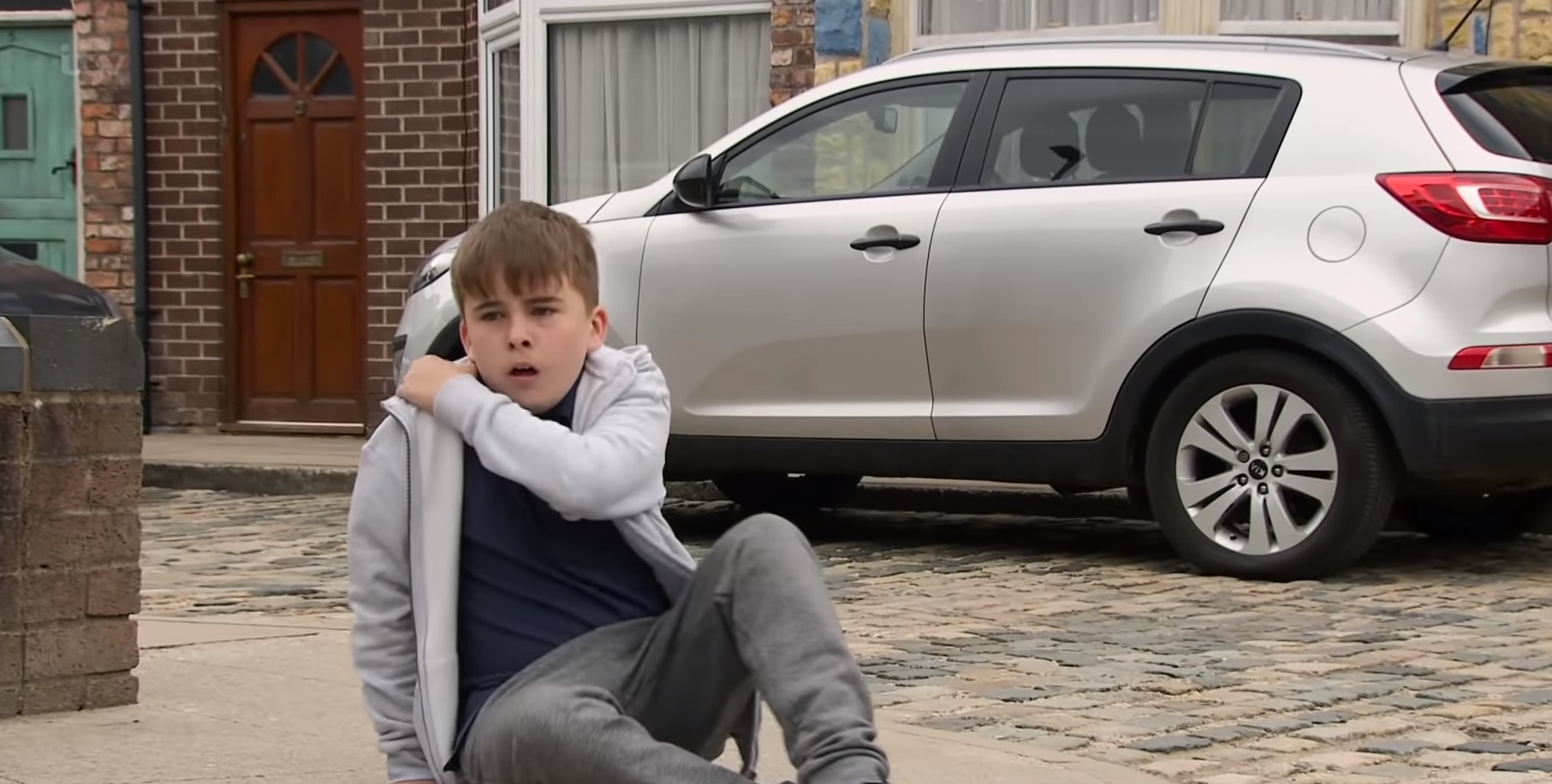 Liam Connor collapses in Corrie looking scared as he has an asthma attack