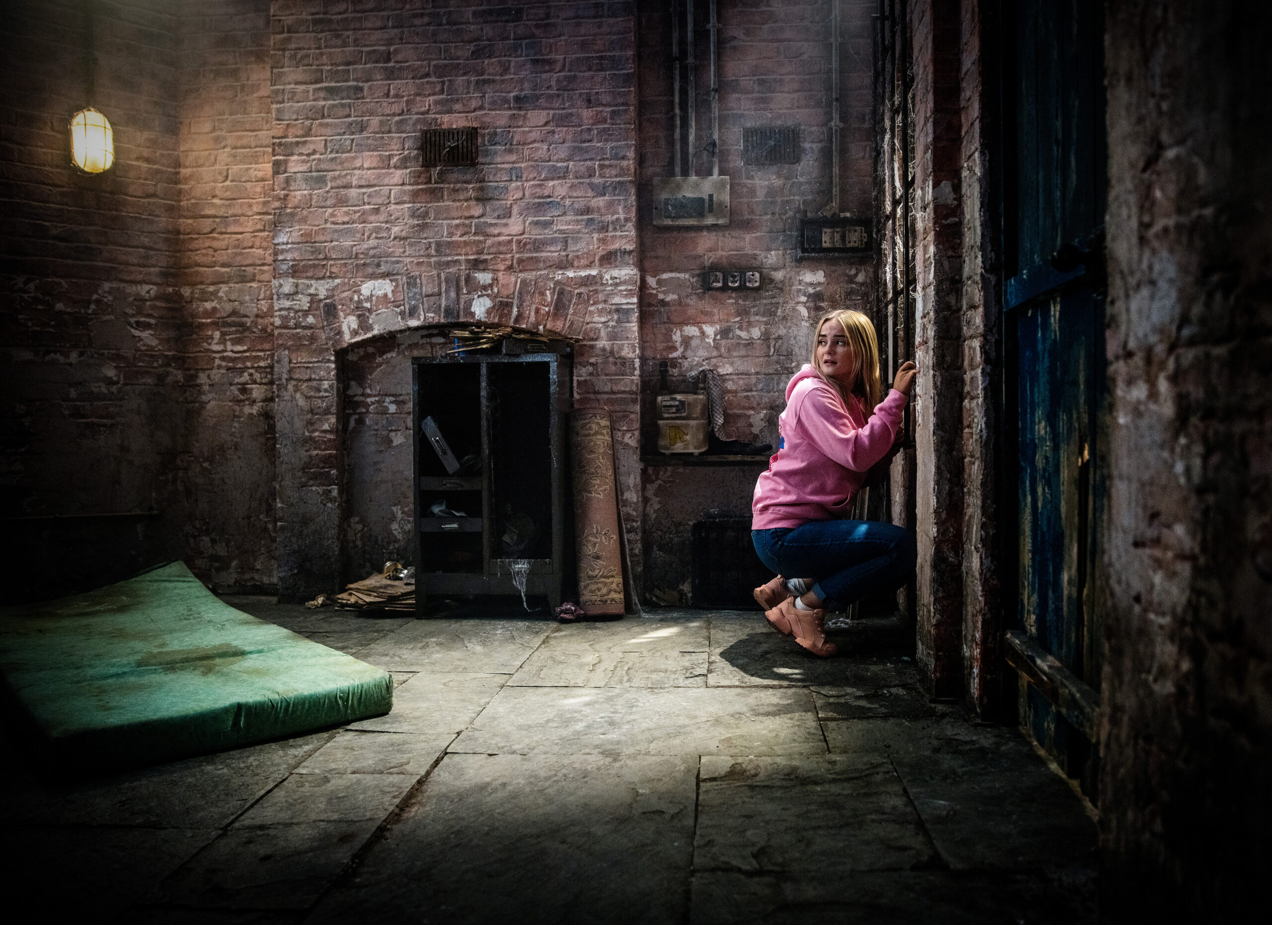 Coronation Street Kelly is terrified as she's held captive