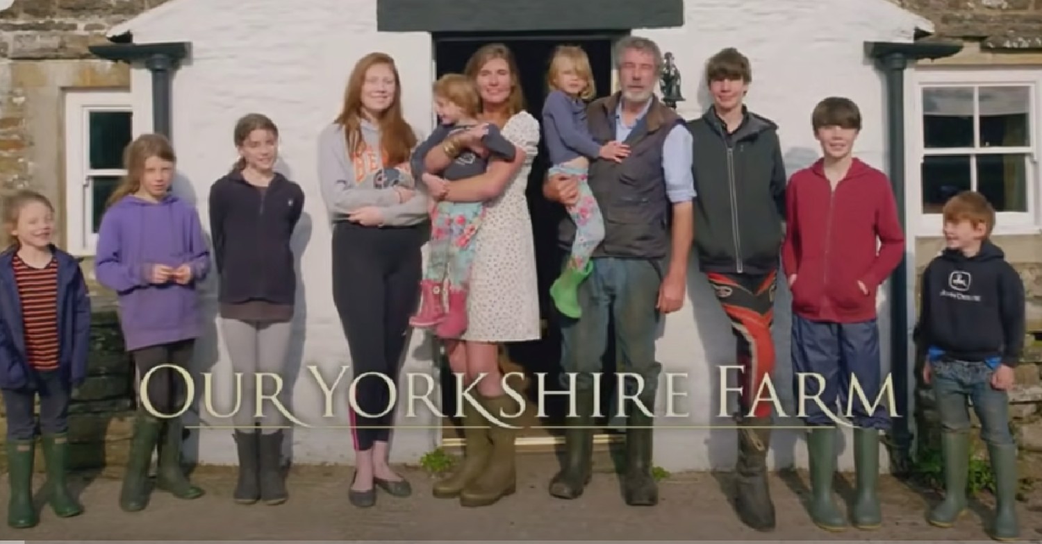 Amanda Owen and Clive with their nine kids