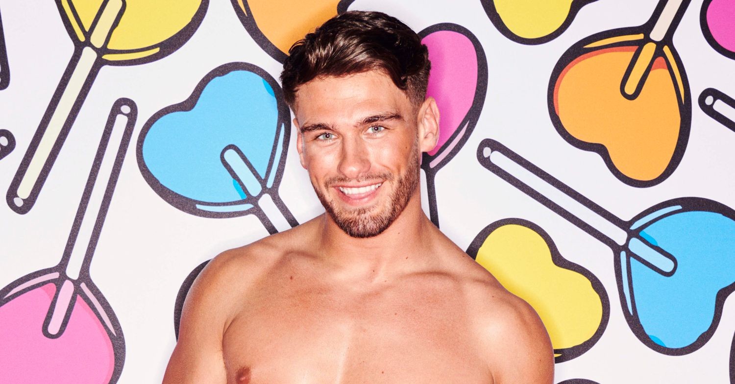 Jacques pulls cheeky expression in Love Island promo pictures