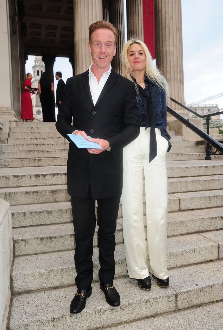 Damian Lewis and Alison Mosshart pictured together on the steps of an art gallery