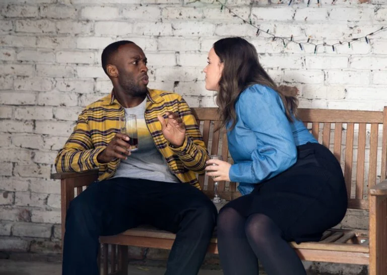 Faye makes a pass at Michael in Coronation Street