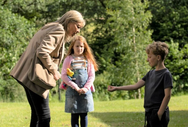 Kim with Clemmie and Lucas in Emmerdale