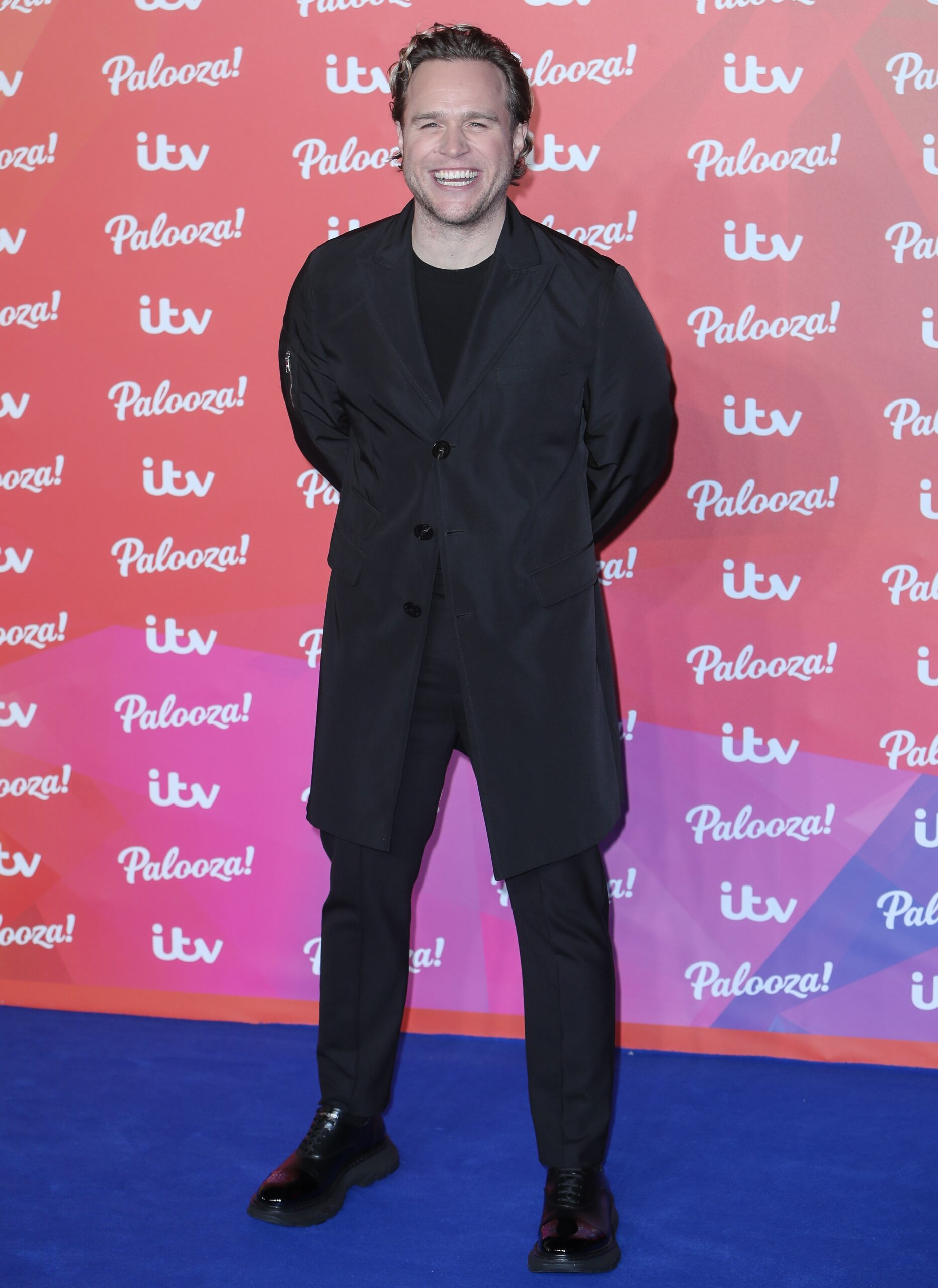 Olly Murs smiling on blue carpet at ITV Palooza