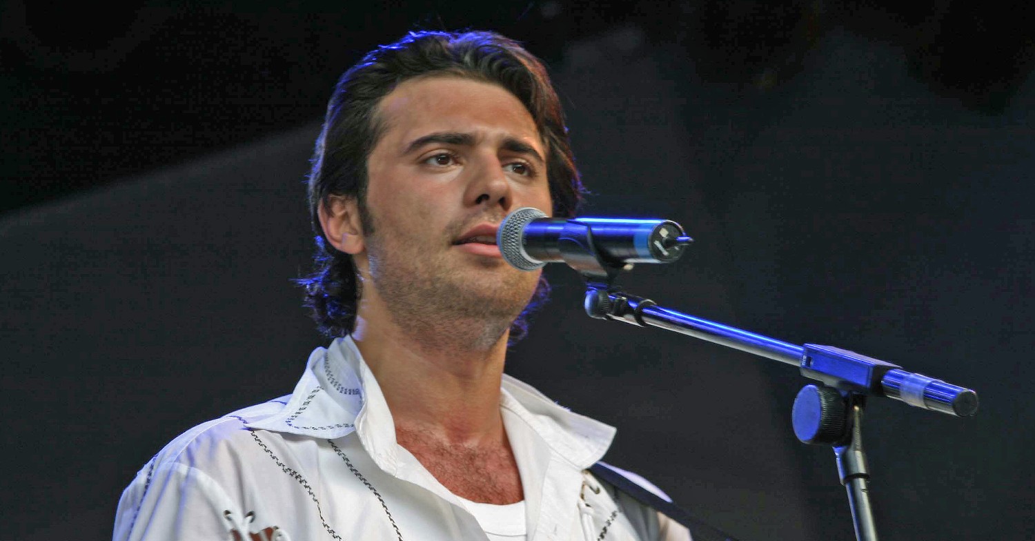 Pop Idol star Darius Campbell Danesh singing