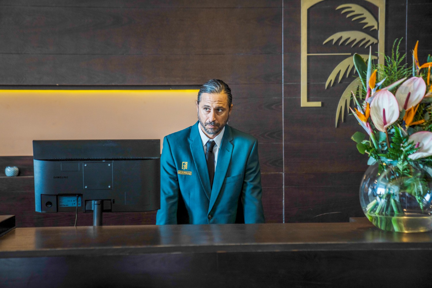 Hugo Silva behind a desk in Crossfire