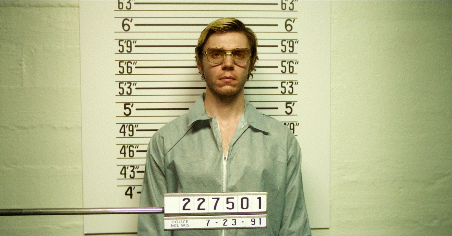 Evan Peters dressed as Jeffrey Dahmer in Monster: The Jeffrey Dahmer Story