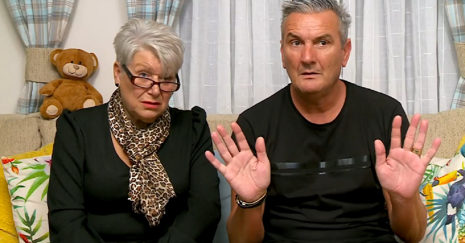Jenny and Lee wearing all black on Gogglebox 2022