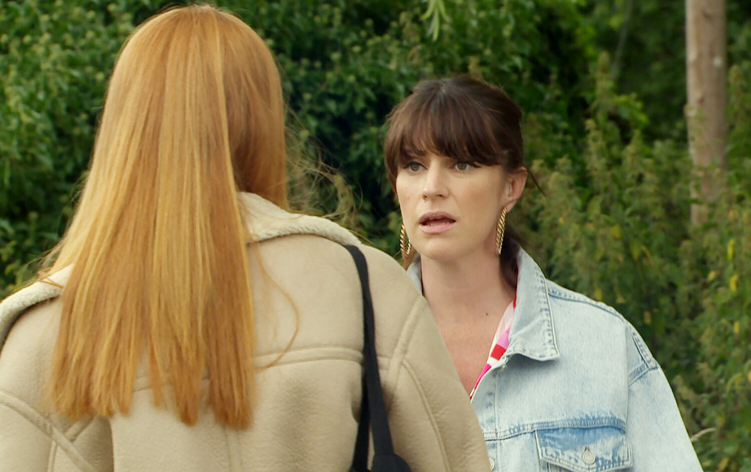 Kerry looks stressed as she and Chloe talk outside in Emmerdale