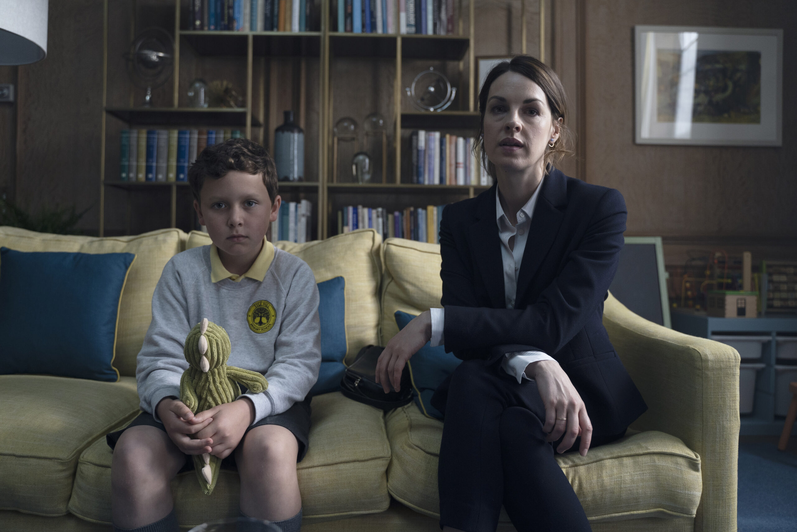 Isaac (Benjamin) and Lucy (Jessica Raine) on a sofa in The Devil's Hour