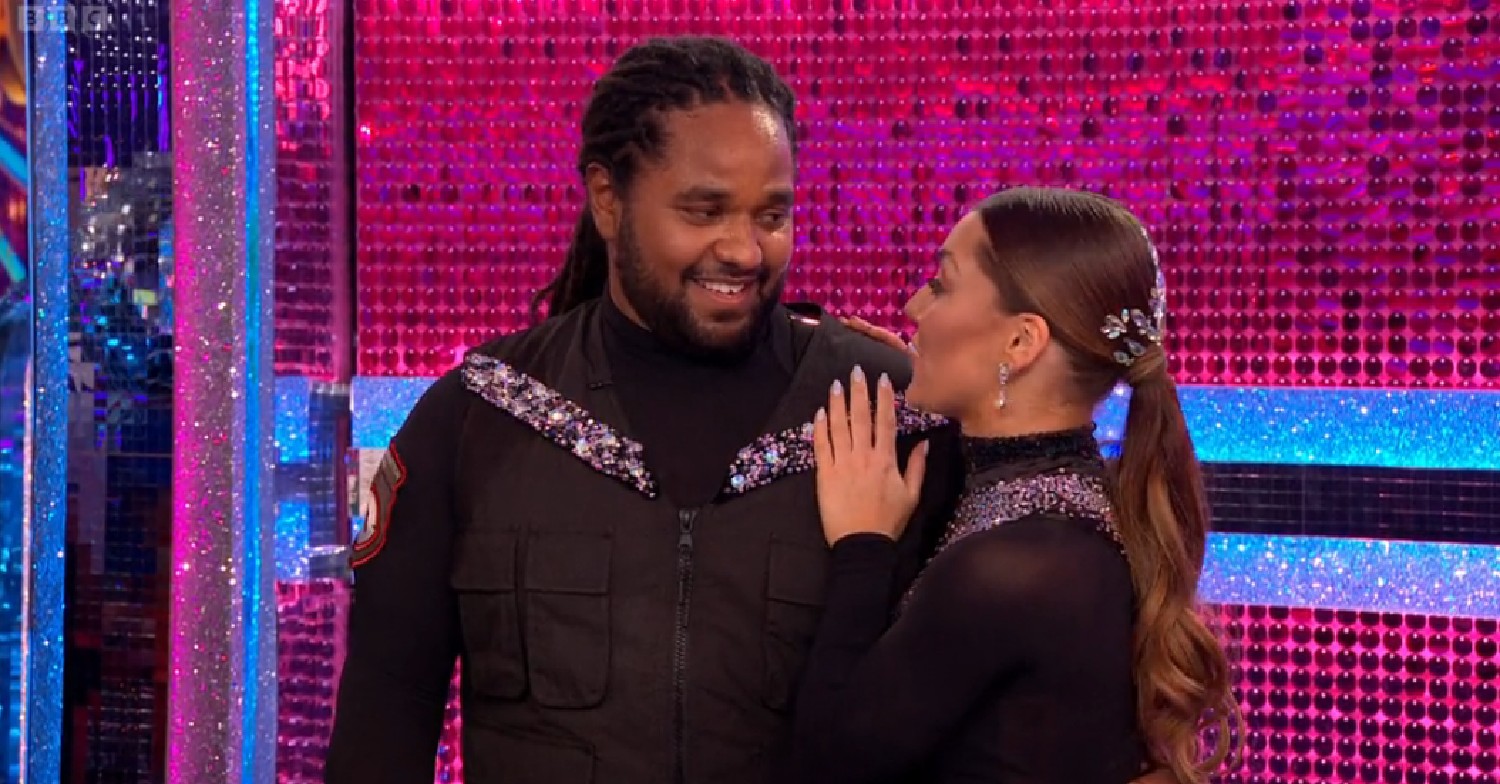 Hamza Yassin looking at Jowita on Strictly live show