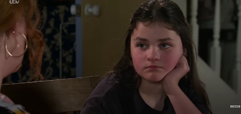 Hope looking at her mum Fiz Coronation Street