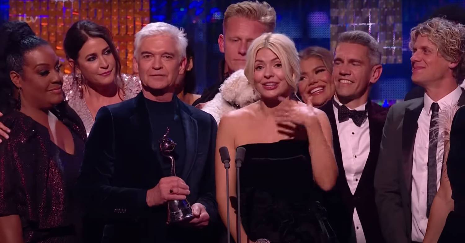 Phillip Schofield and Holly Willoughby accept award