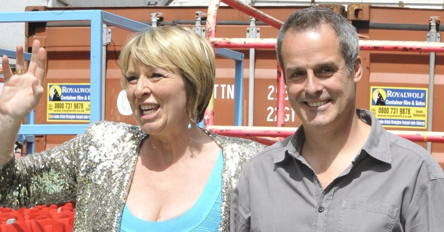 Phil Vickery and Fern Britton smiling together 