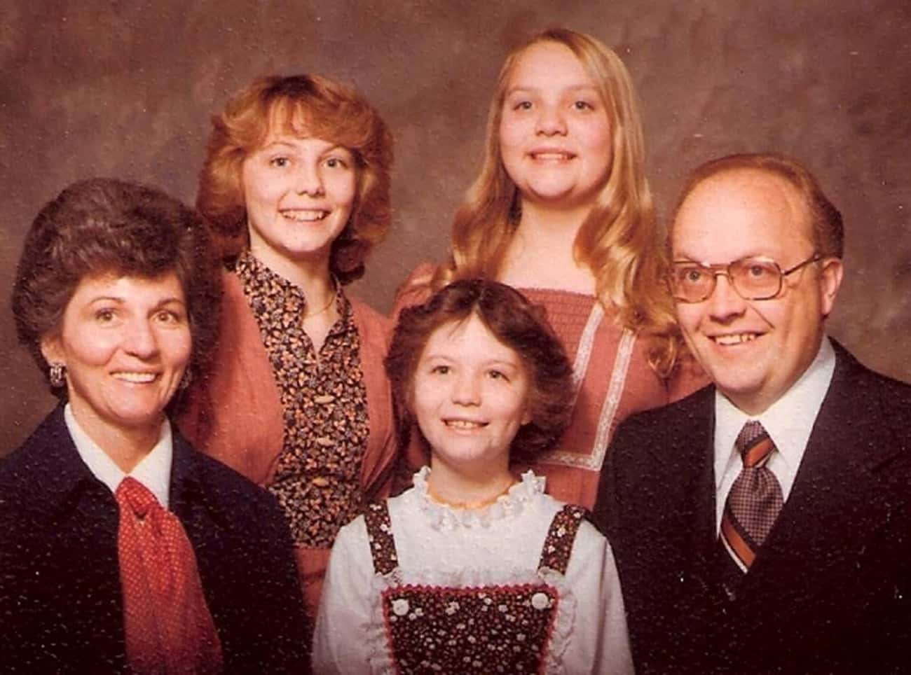 A family portrait of The Broberg family, Mary Ann (left), Jan (top left), Karen (top right), Susan (middle) and Rob (right)