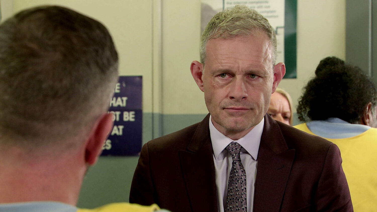 Coronation Street's Nick is looking serious as he visits Harvey in prison