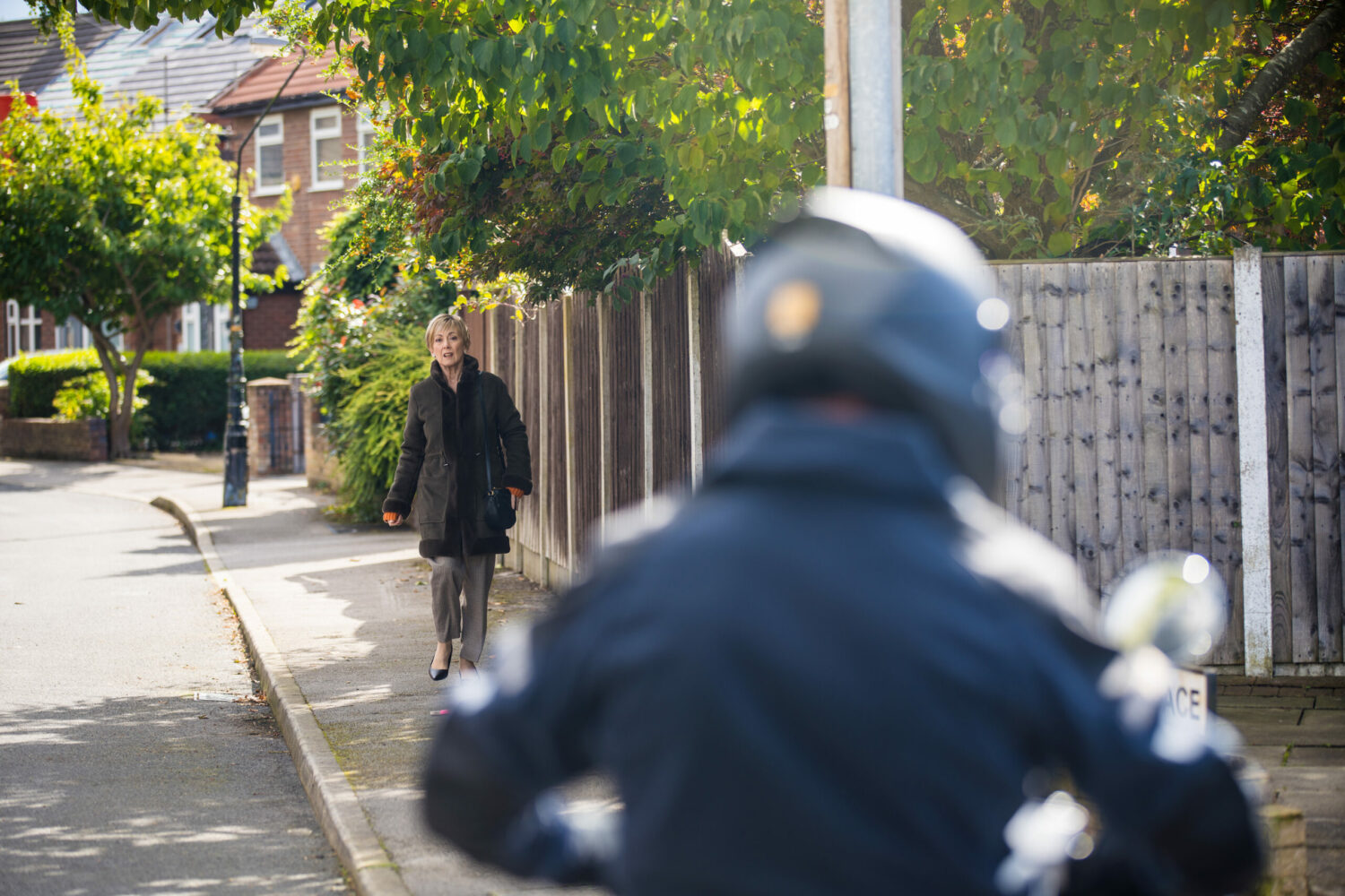 Elaine spots Stephen on his moped in Coronation Street