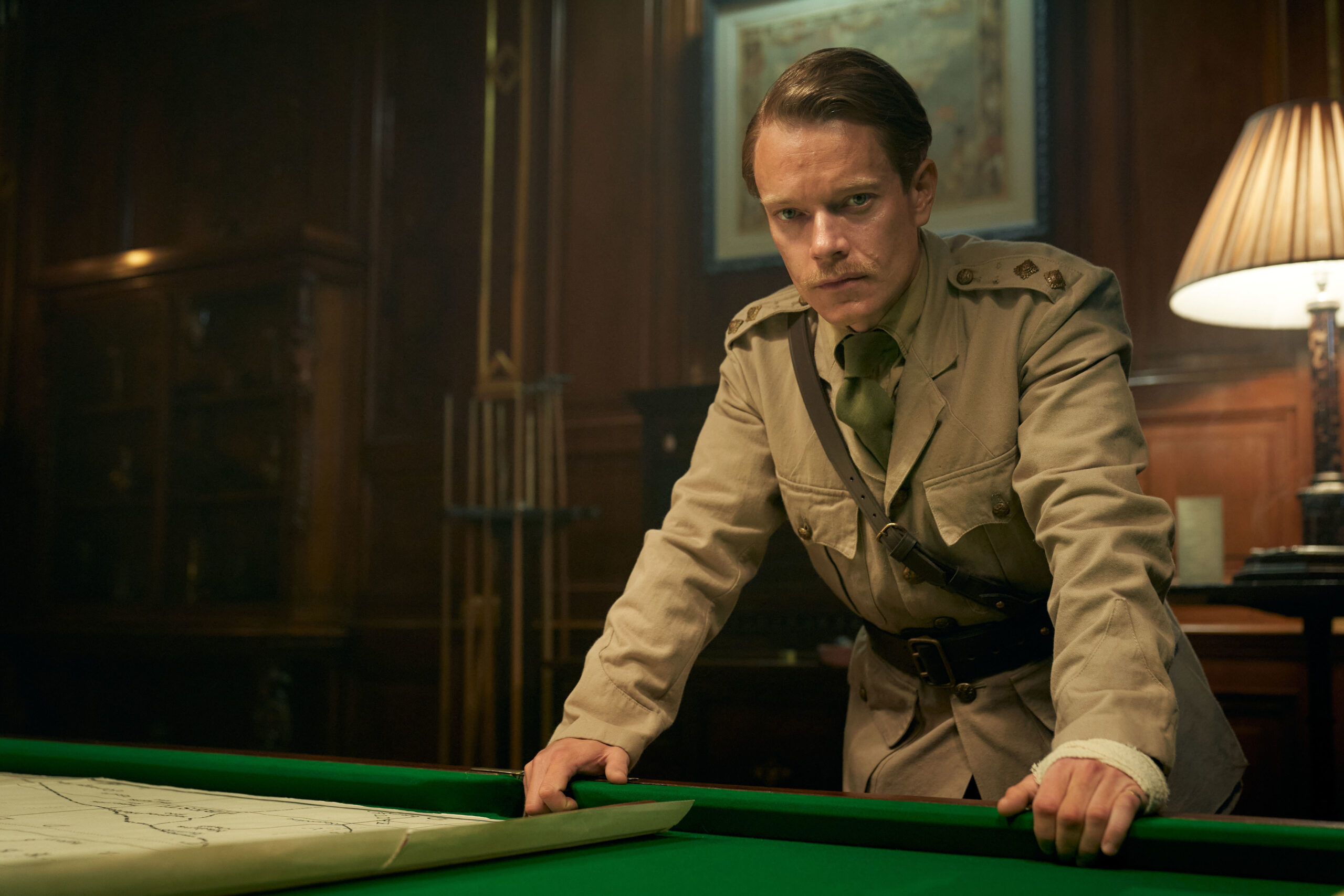 Alfie Allen wearing army uniform in SAS Rogue Heroes