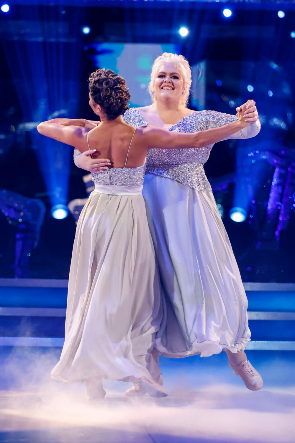 Karen and Jayde perfom a beautiful American Smooth