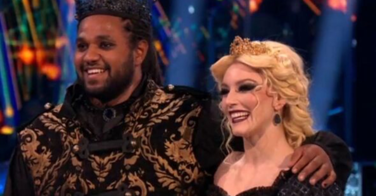 Hamza and Jowita smiling on Strictly