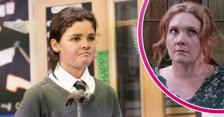 Hope looking angry and Fiz looking annoyed in Coronation Street