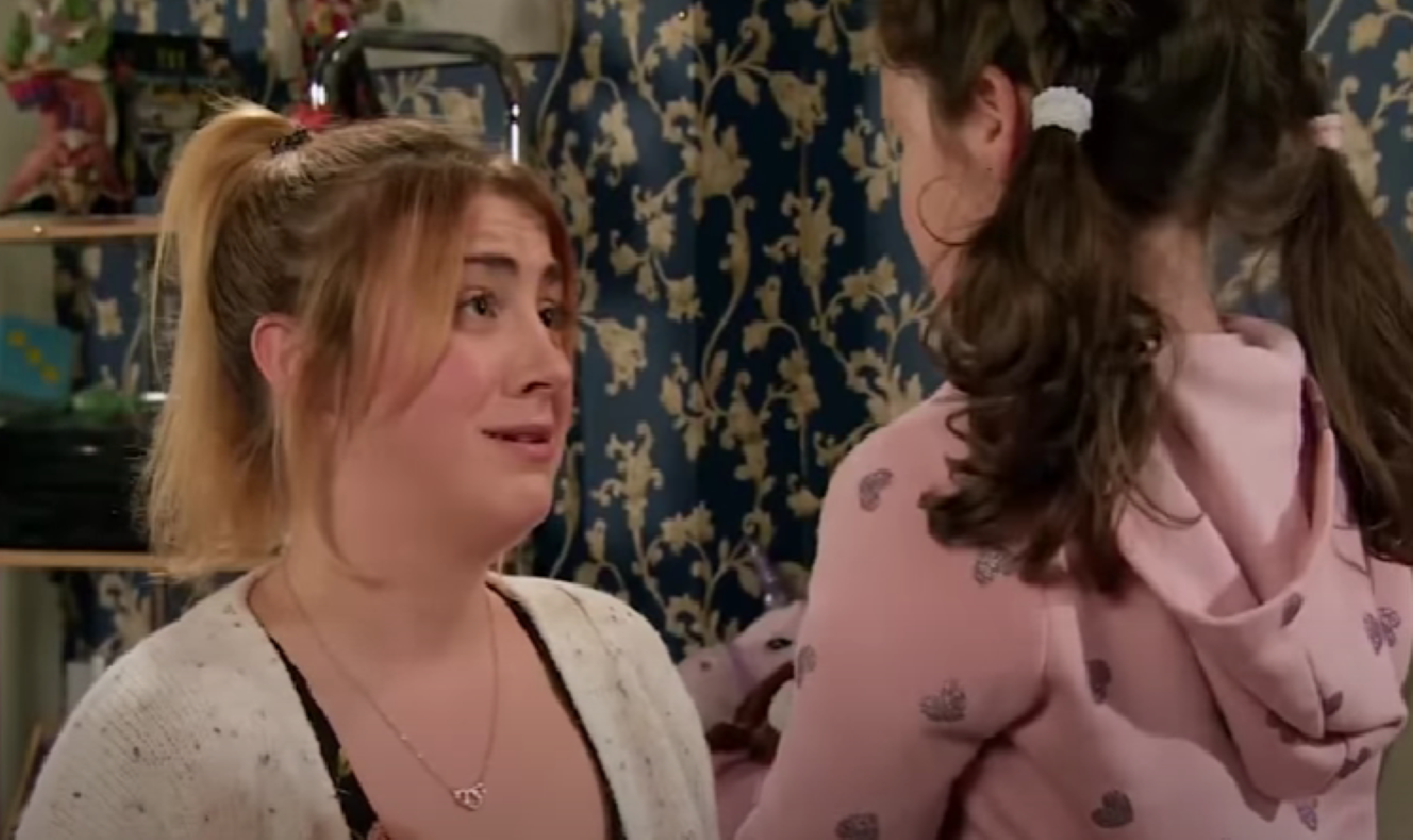 Jade looking upset at Hope in Corrie