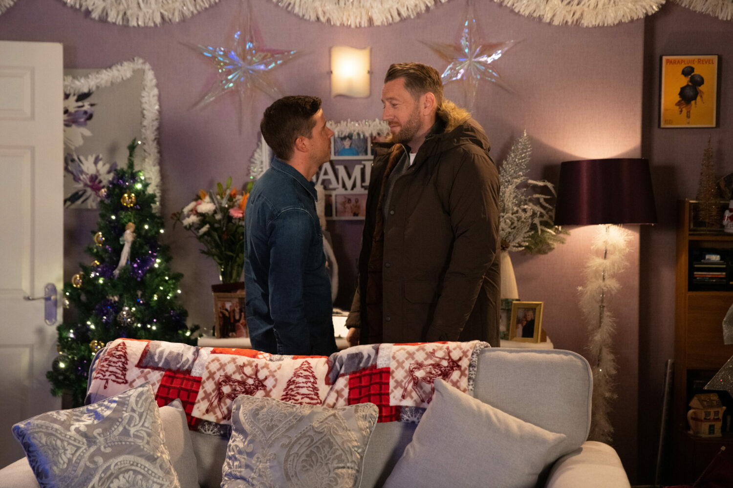 Todd and Laurence lok into each other's eyes on Corrie