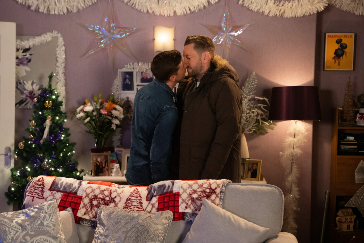 Todd and Laurence kiss on Corrie