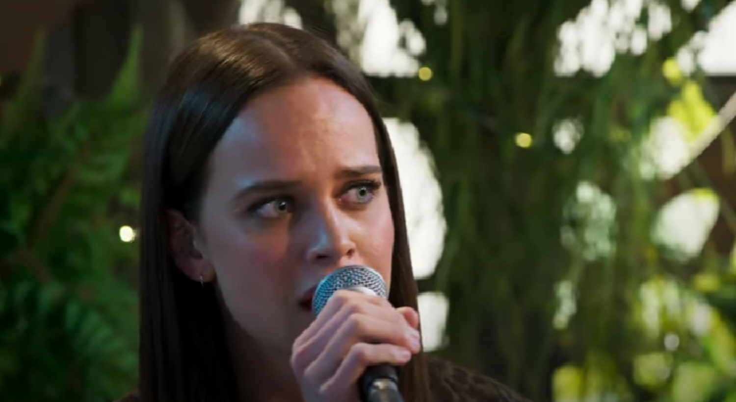 Bea singing in Neighbours