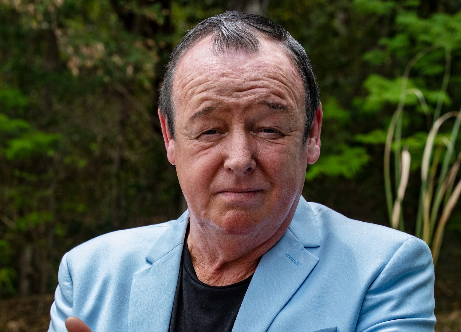 Less dennis in character in Death In Paradise Christmas 2022