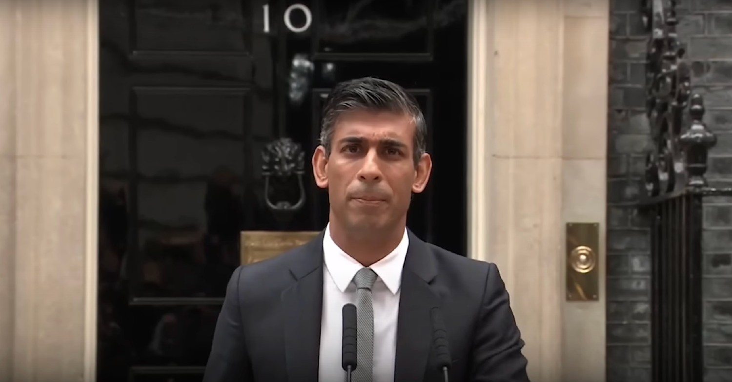 Rishi Sunak giving a speech outside 10 Downing Street 
