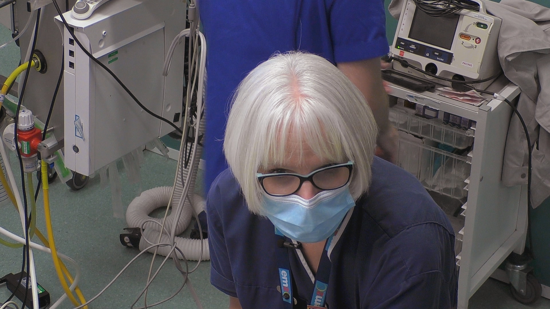 Lou speaks with a patient on 24 Hours in A&E