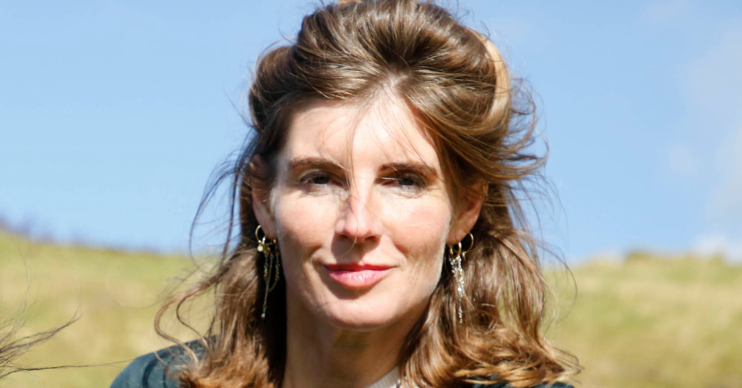 Amanda Owen looking fresh faced on her farm