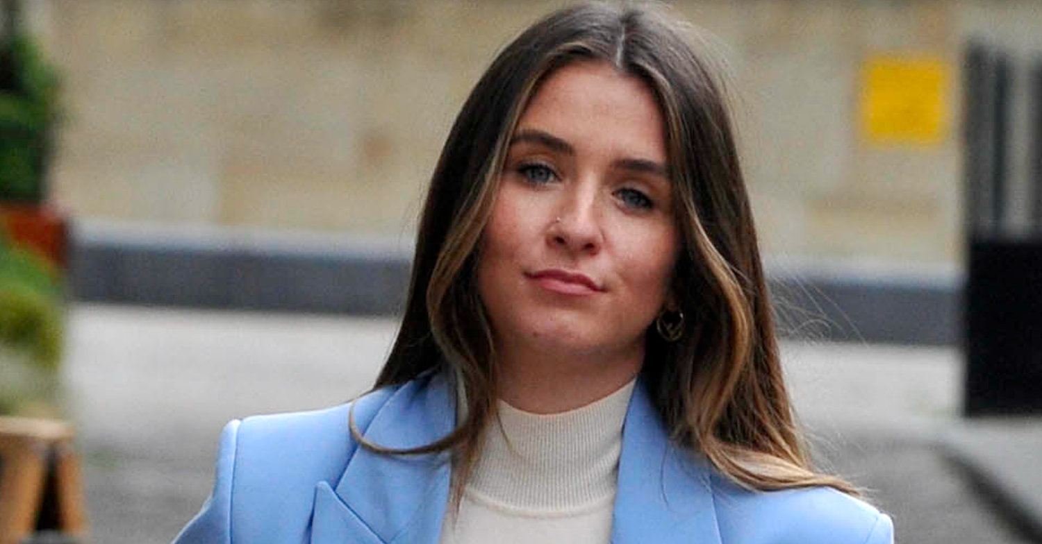 Coronation Street's Brooke Vincent is wearing blue