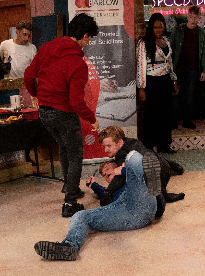 Coronation Street's Gary is tackling Blake to the floor as the teenager holds a knife