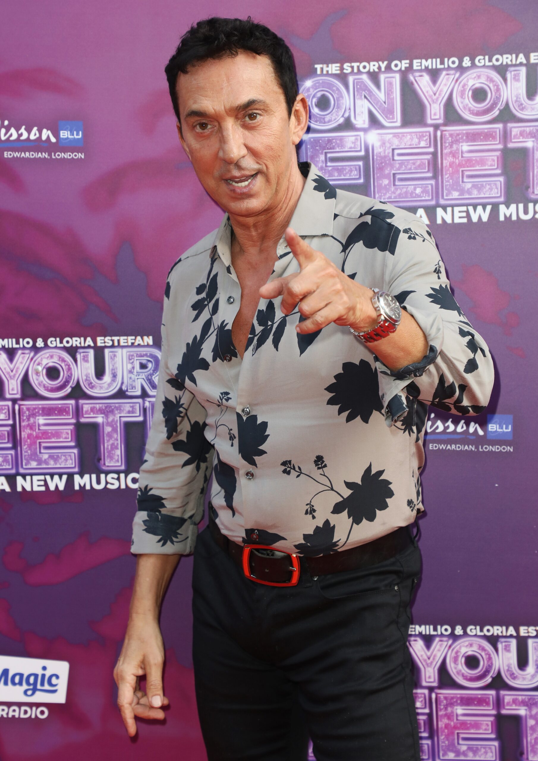 Bruno Tonioli on the red carpet pointing