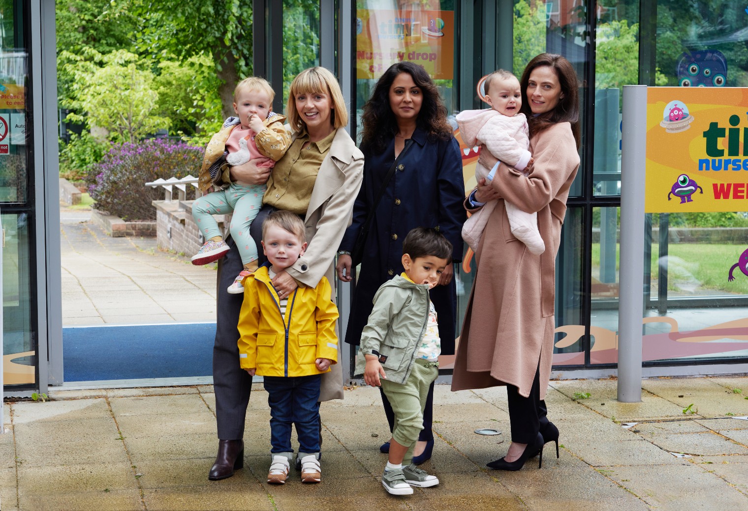 The cast of Maternal pose with children in episode 1