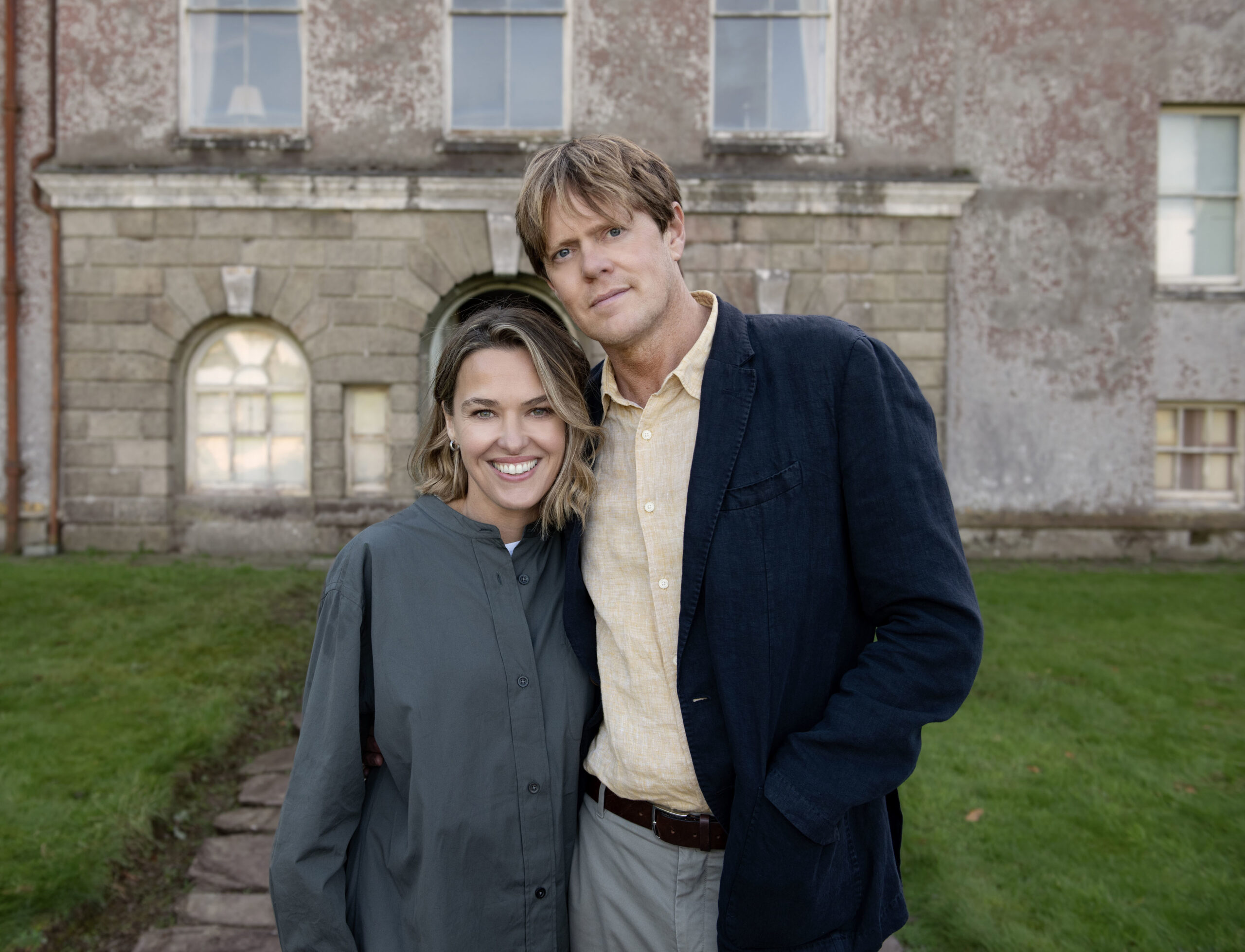 Sally Bretton as Martha Lloyd and Kris Marshall as DI Humphrey Goodman in Beyond Paradise