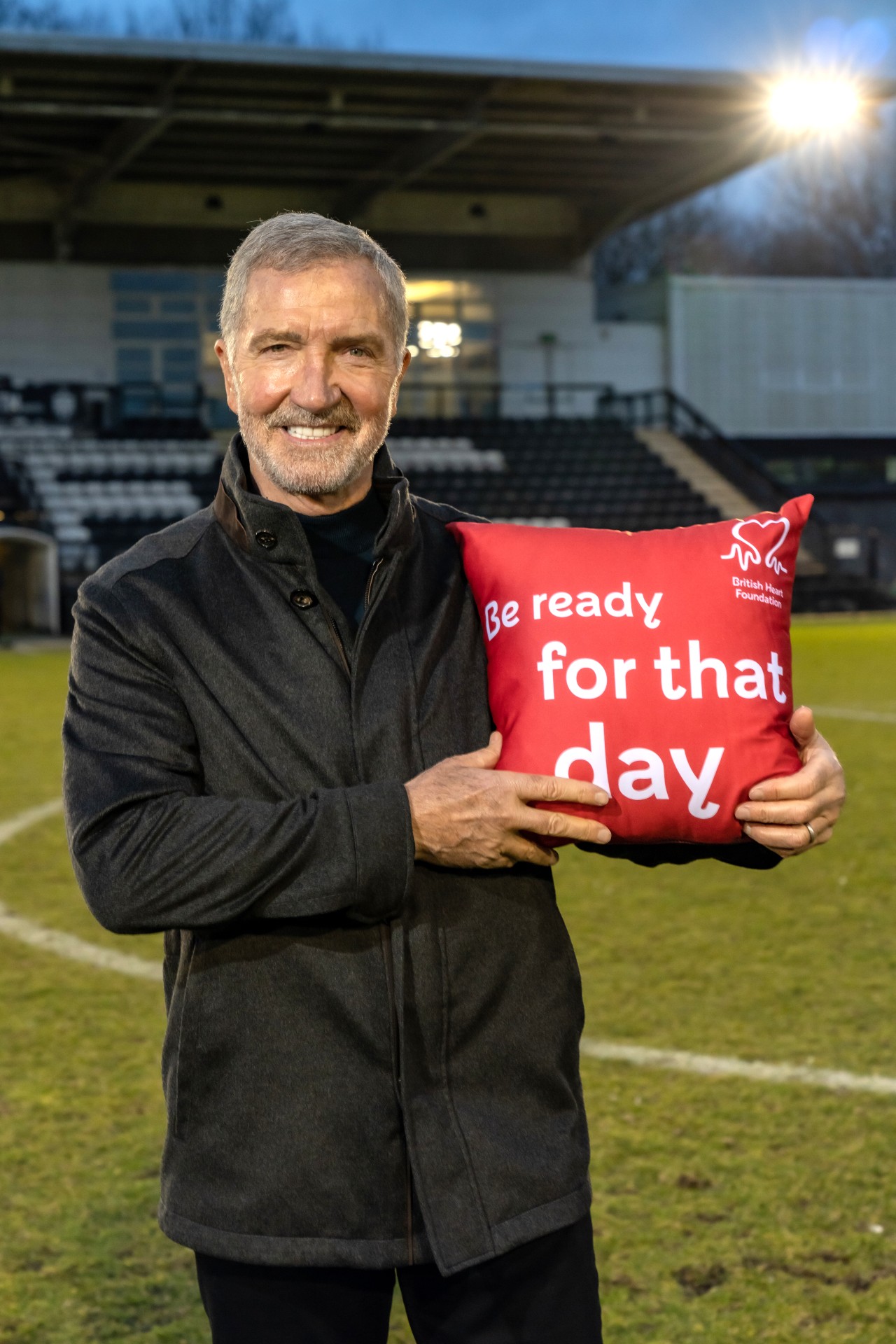 Graeme Souness holding a British Heart Foundation pillow