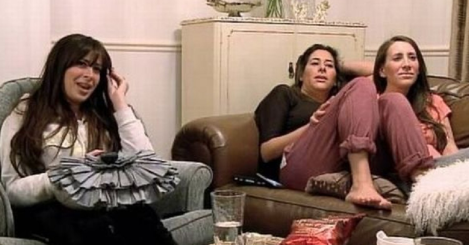 The Allen sisters sitting on their sofa in Gogglebox