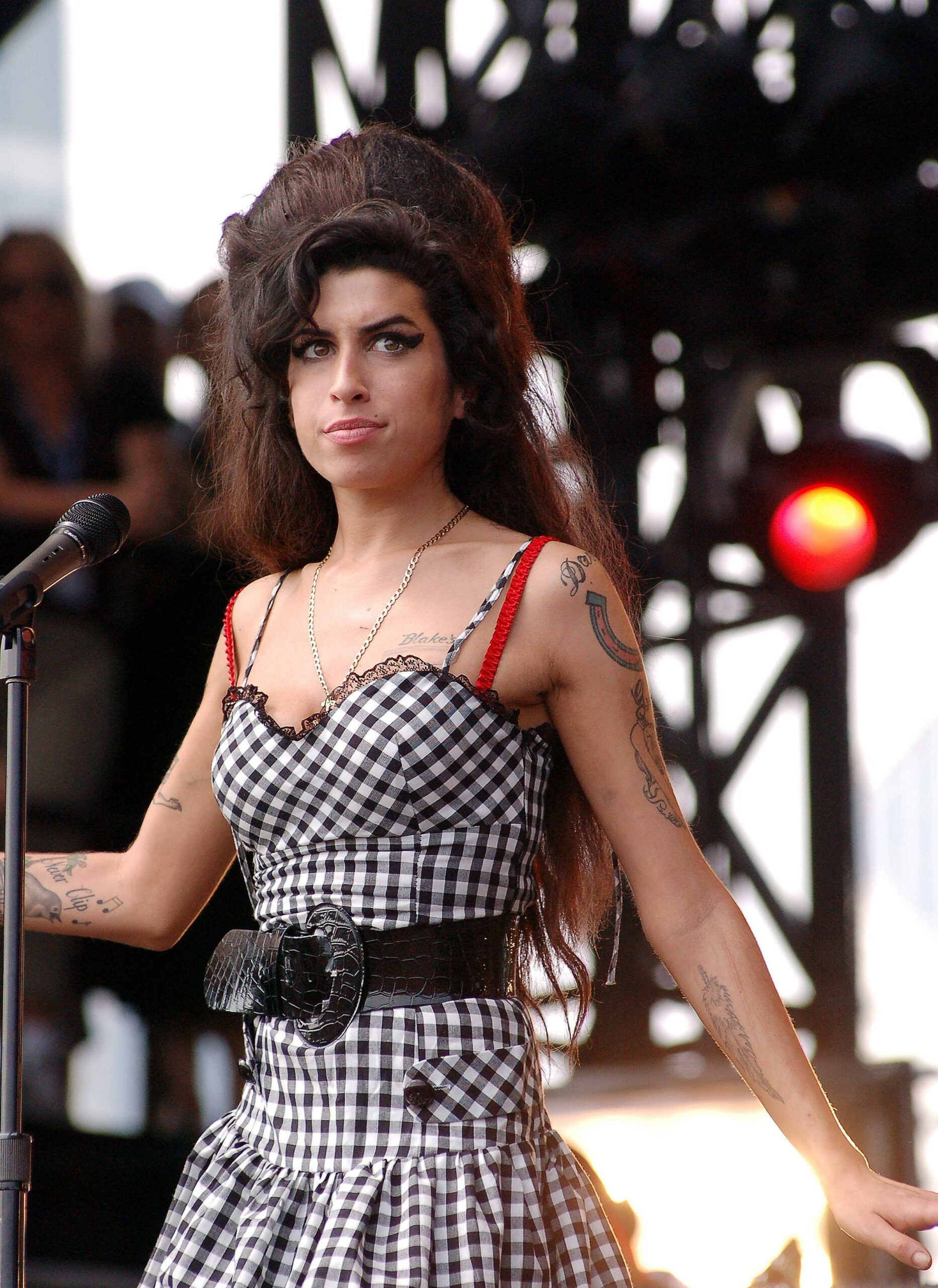 Amy Winehouse performing 