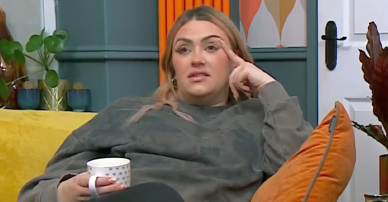 Ellie Warner rests her head on her hand on Gogglebox