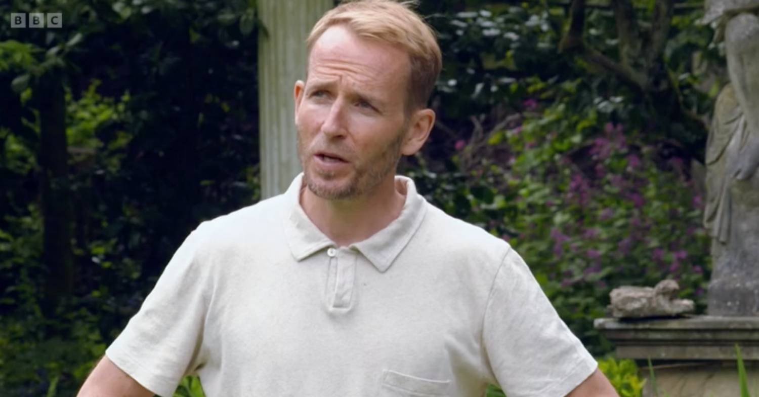 Jonnie Irwin presenting a BBC show 