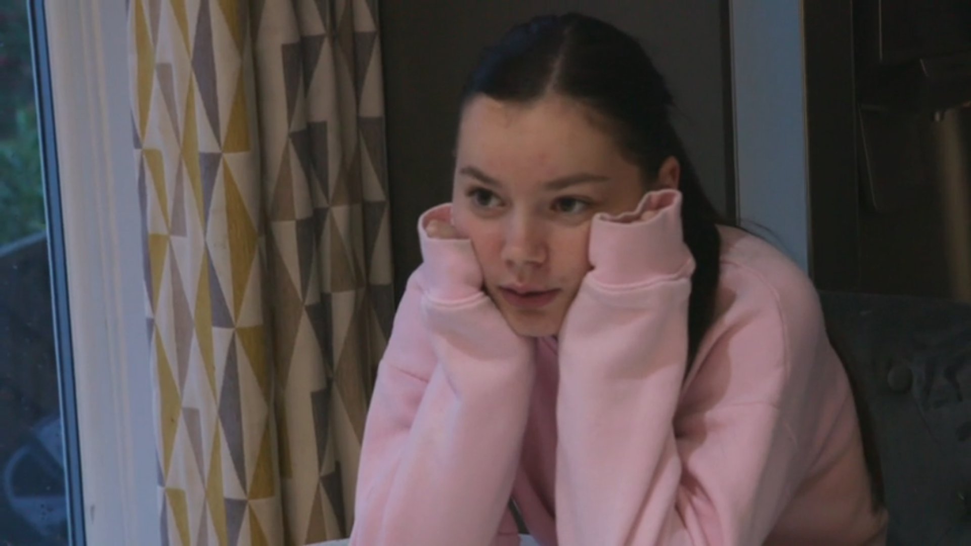 Ellie frowns in 22 Kids and Counting