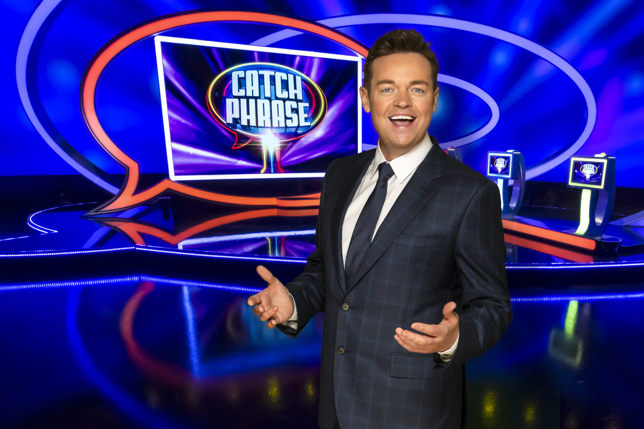 Stephen Mulhern smiles on Countdown
