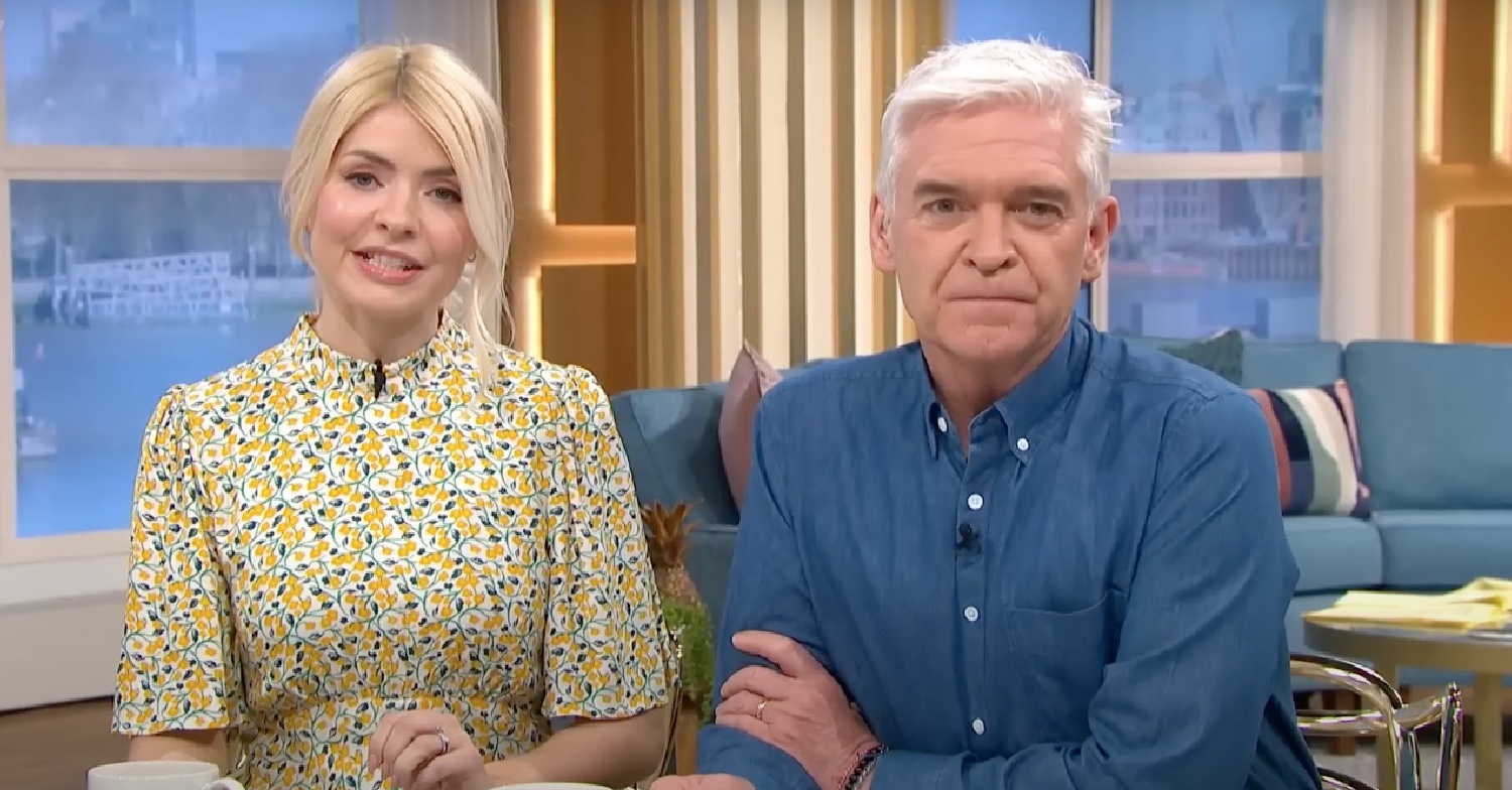 Holly Willoughby and Phillip Schofield sitting on the sofa on This Morning