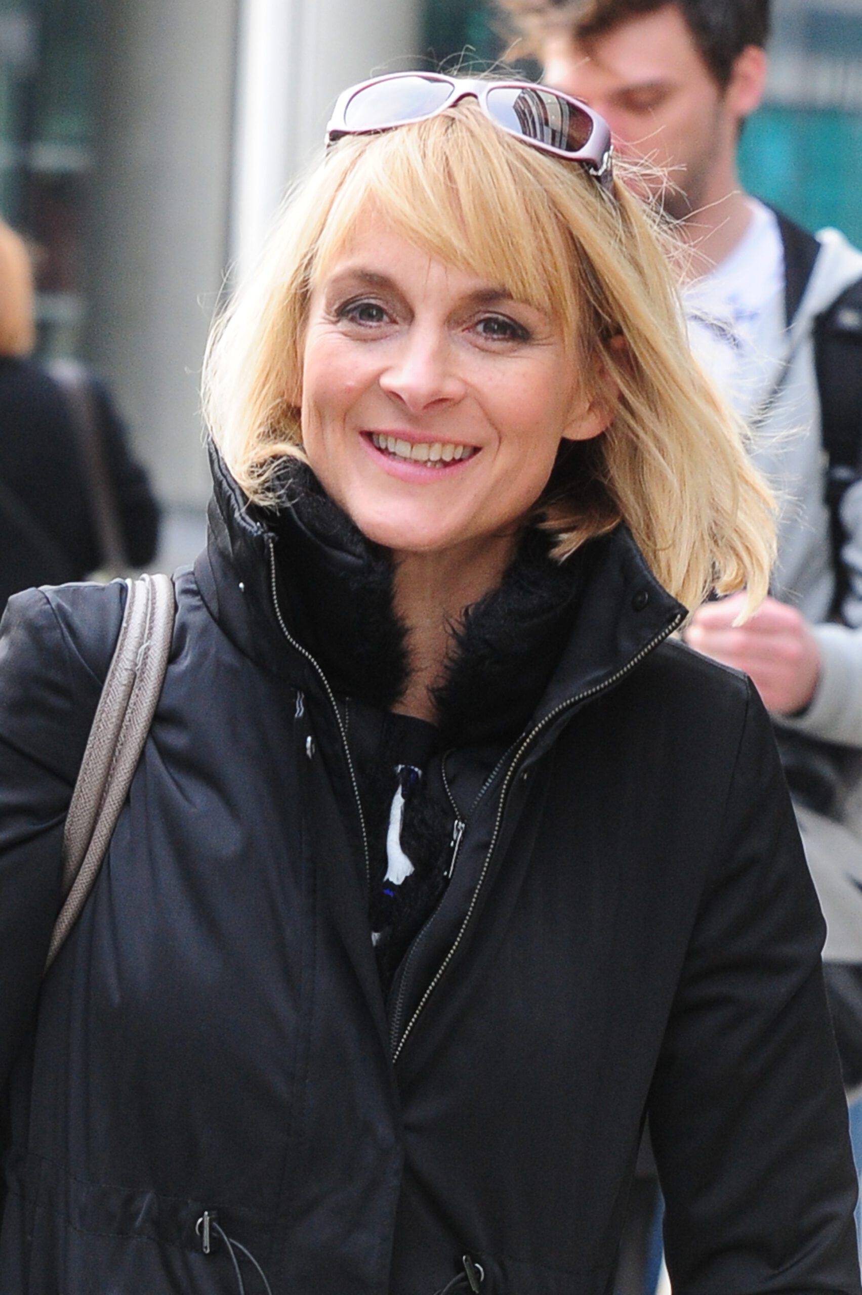 Louise Minchin wearing sunglass on her head 