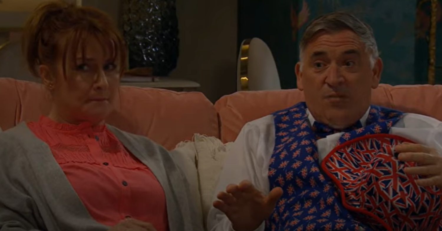 Emmerdale's Wendy and Bob are sitting on the sofa