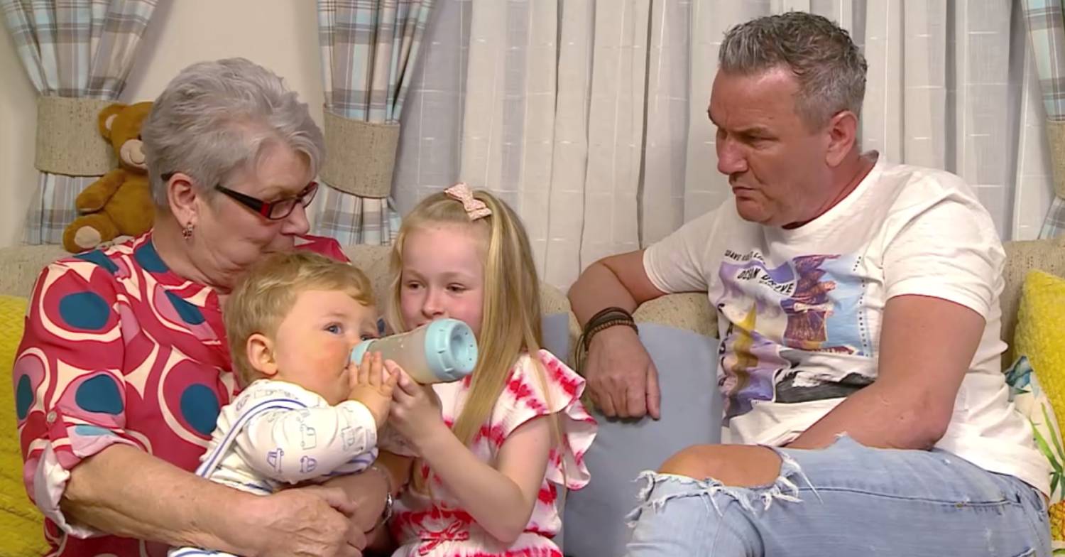Gogglebox star Jenny sits with Lee and her great grandkids