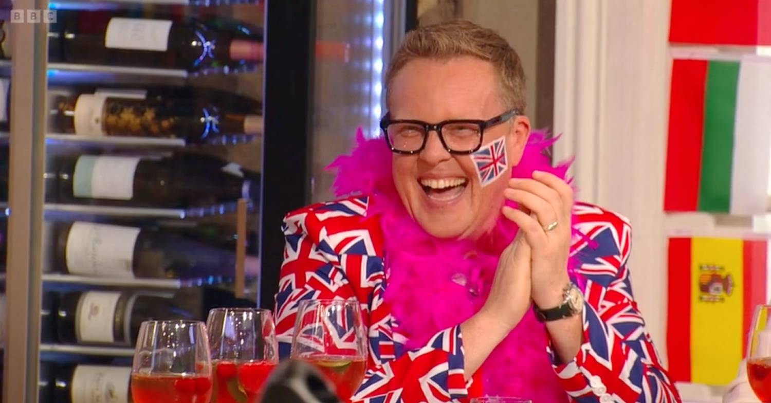 Olly Smith claps